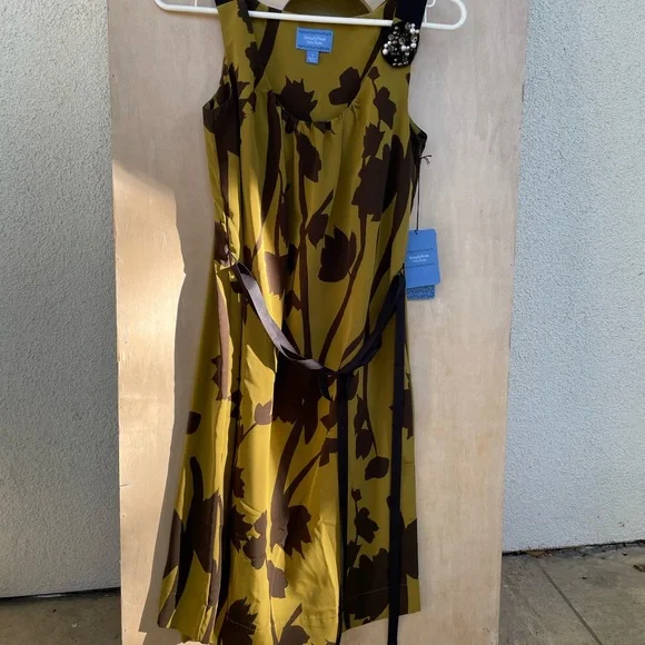 Simply Vera Wang forest green dress. NWT. Size 2. - Picture 2 of 9